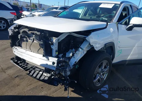 2022 Toyota Rav4 Xle z USA, uszkodzony, nr VIN 2T3W1RFV4NC196608